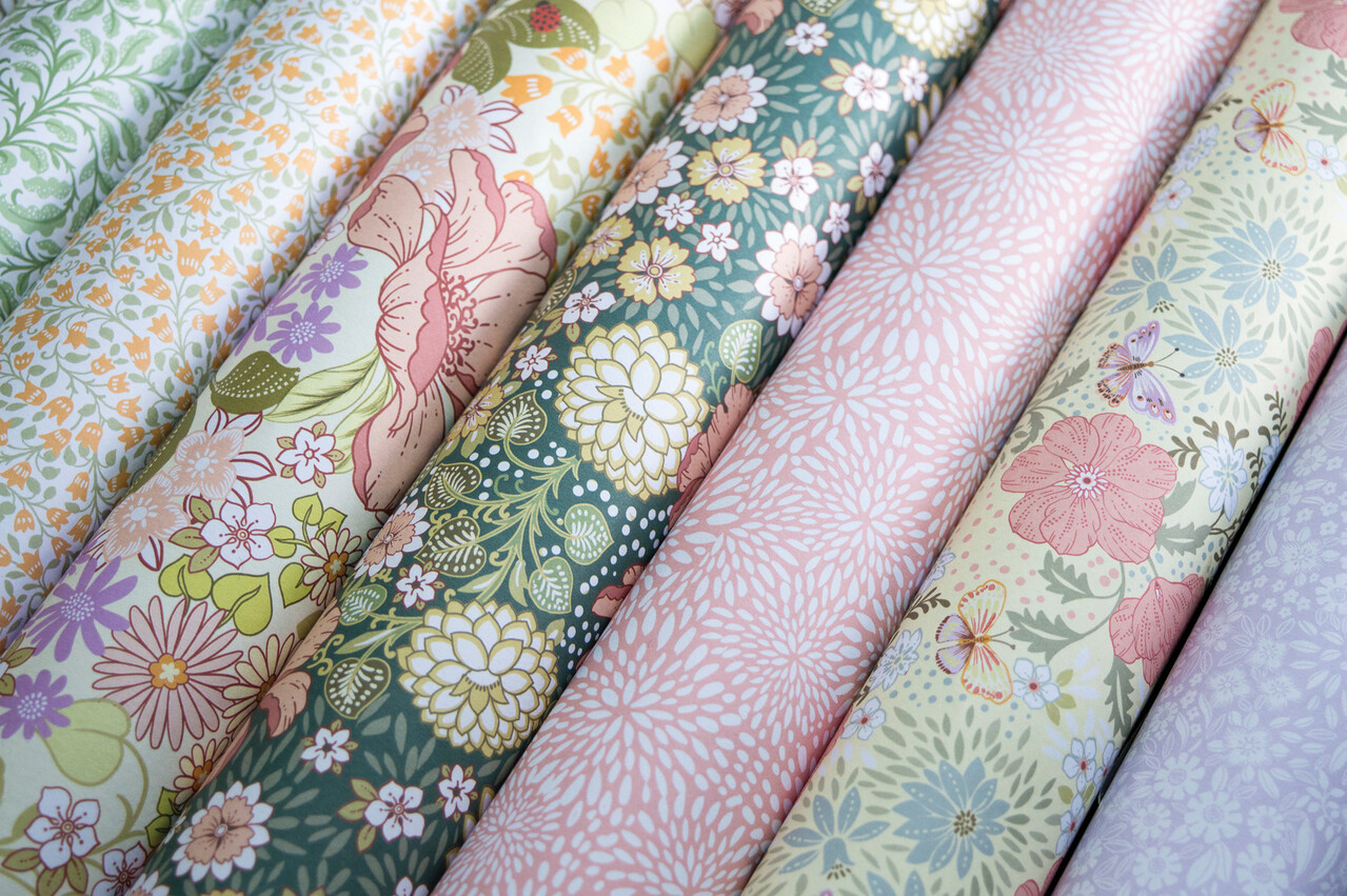 Craft Consortium Spring Gardens 12x12 Inch Paper Pad (CCDPAD002) Craft Consortium Spring Gardens 12x12 Inch Paper Pad (CCDPAD002)