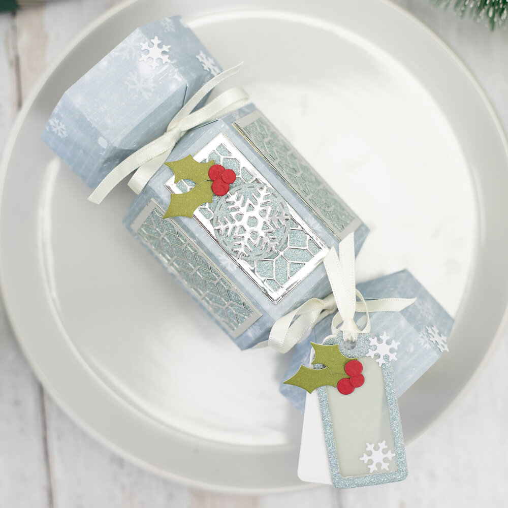 Crafter's Companion Christmas Cracker Set Metal Dies Dimensionals (CC-MD-DIM-CHCR) Crafter's Companion Christmas Cracker Set Metal Dies Dimensionals (CC-MD-DIM-CHCR)