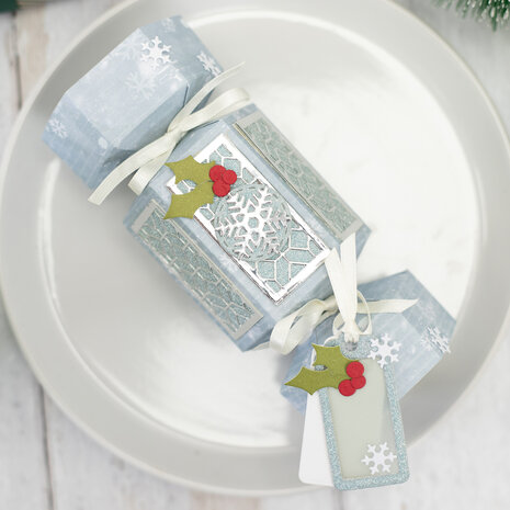 Crafter's Companion Christmas Cracker Set Metal Dies Dimensionals (CC-MD-DIM-CHCR) Crafter's Companion Christmas Cracker Set Metal Dies Dimensionals (CC-MD-DIM-CHCR)