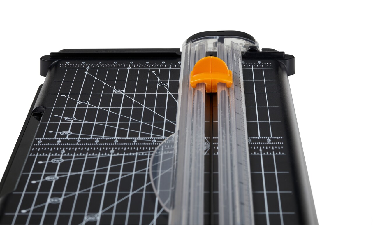 Fiskars Paper Trimmer SureCut A4 Recycled (1077984) Fiskars Paper Trimmer SureCut A4 Recycled (1077984)