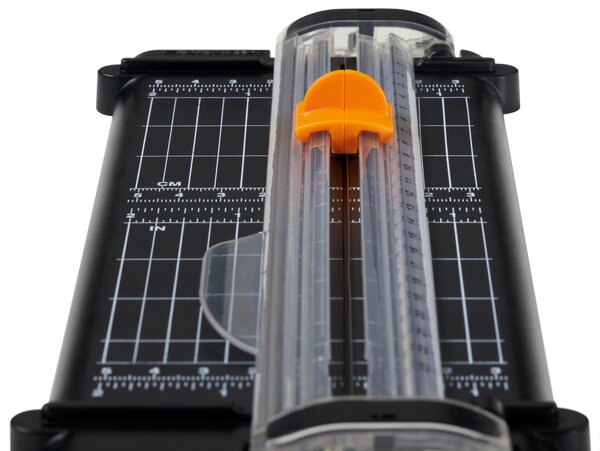 Fiskars Paper Trimmer SureCut A5 Recycled (1077983) Fiskars Paper Trimmer SureCut A5 Recycled (1077983)