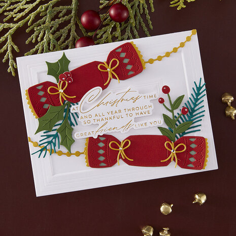 Spellbinders City Holiday Etched Dies Christmas Cracker (S5-698) Spellbinders City Holiday Etched Dies Christmas Cracker (S5-698)