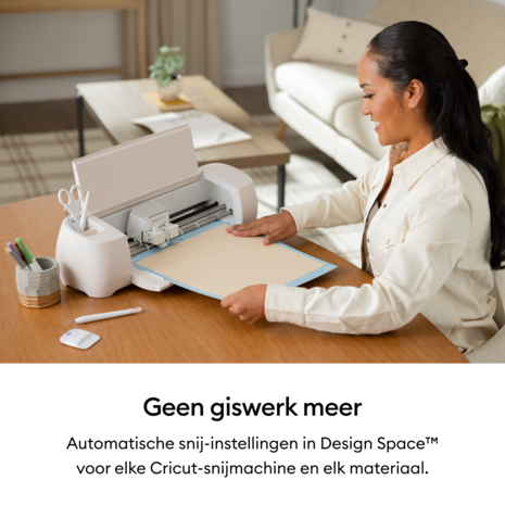 Cricut Puff Iron-On 12x19 Inch White (2011774) Cricut Puff Iron-On 12x19 Inch White (2011774)