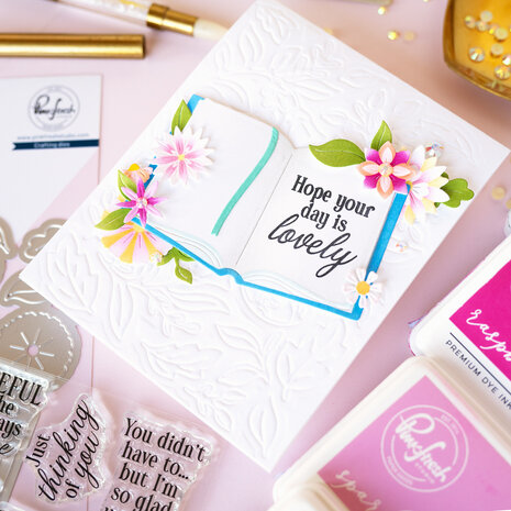 Pinkfresh Studio Artful Foundations Die Wild Meadow Wreath (310925)