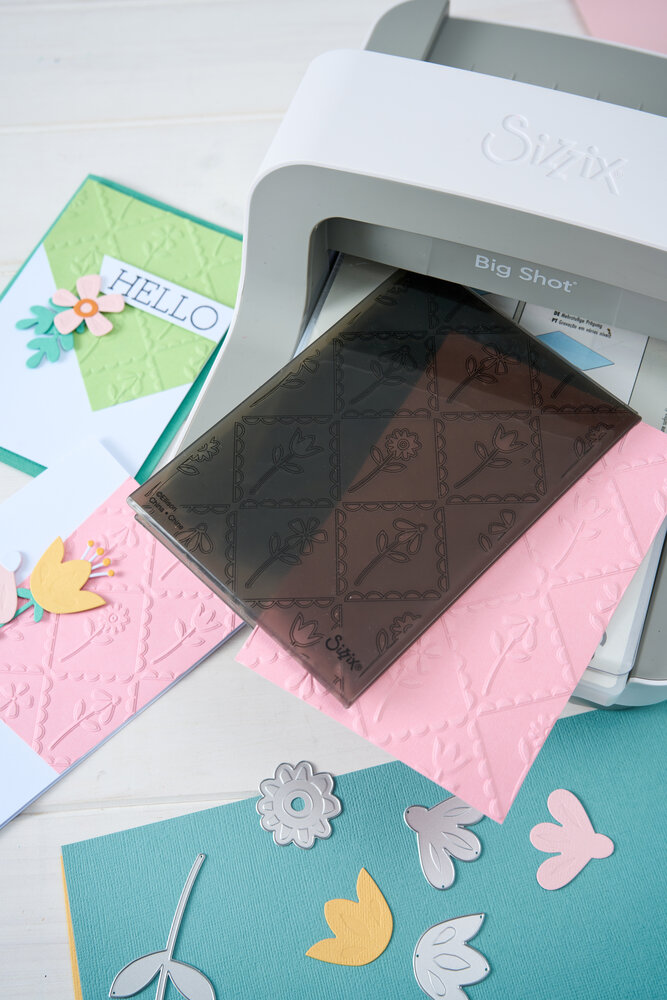 Sizzix Multi-Level Textured Impressions Scallop Framed Florals by Catherine Pooler (667117)