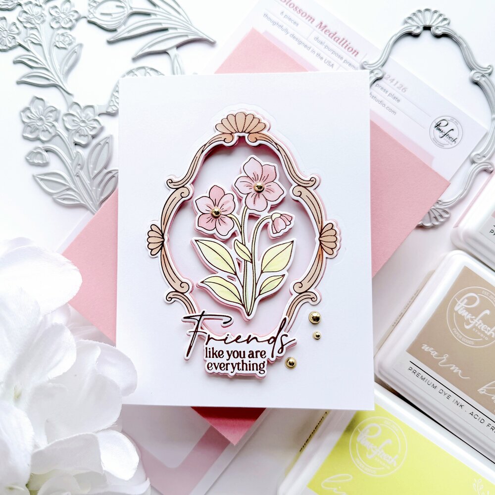 Pinkfresh Studio Sunlit Manor Die Blossom Medallion by Inna Moreva (323926) Pinkfresh Studio Sunlit Manor Die Blossom Medallion by Inna Moreva (323926)