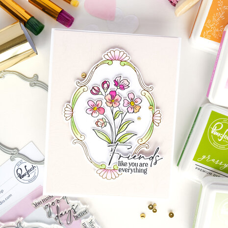 Pinkfresh Studio Sunlit Manor Stencil Blossom Medallion by Inna Moreva (324026)