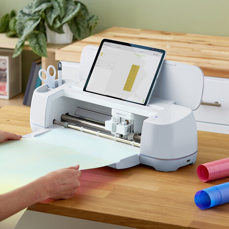 Cricut Smart Iron-On 13x36 Inch Holographic Blue (2011659) Cricut Smart Iron-On 13x36 Inch Holographic Blue (2011659)