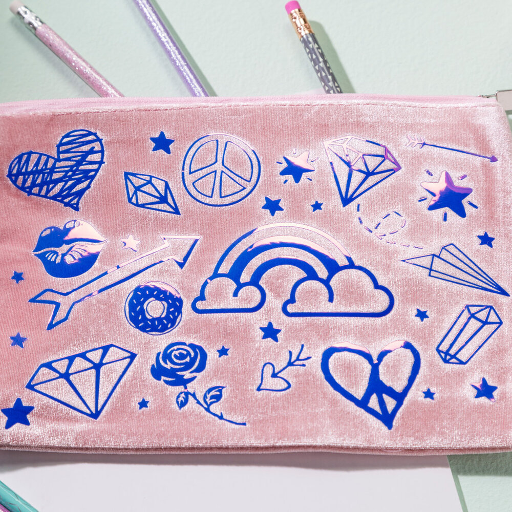 Cricut Smart Iron-On 13x36 Inch Holographic Blue (2011659) Cricut Smart Iron-On 13x36 Inch Holographic Blue (2011659)