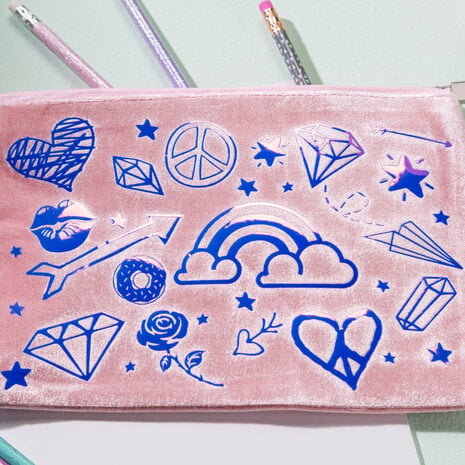 Cricut Smart Iron-On 13x36 Inch Holographic Blue (2011659) Cricut Smart Iron-On 13x36 Inch Holographic Blue (2011659)