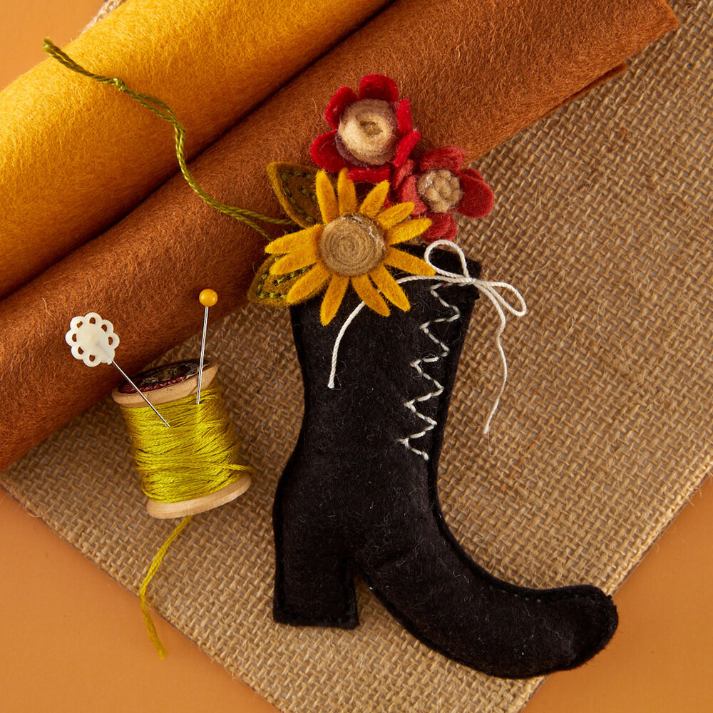Spellbinders Halloween Felt Stitch & Create Felt Etched Dies Harvest Witch Boot by Nichol Spohr (S4-1562) Spellbinders Halloween Felt Stitch & Create Felt Etched Dies Harvest Witch Boot by Nichol Spohr (S4-1562)