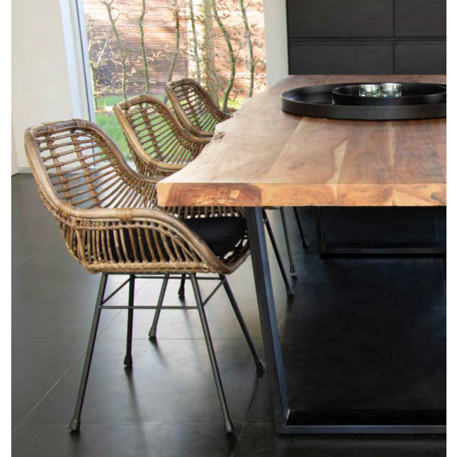 table Kaz , pieds en metal noir