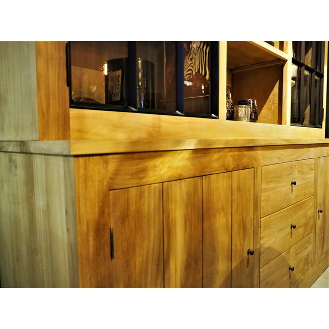 angele  vitrinekast 210x50x235