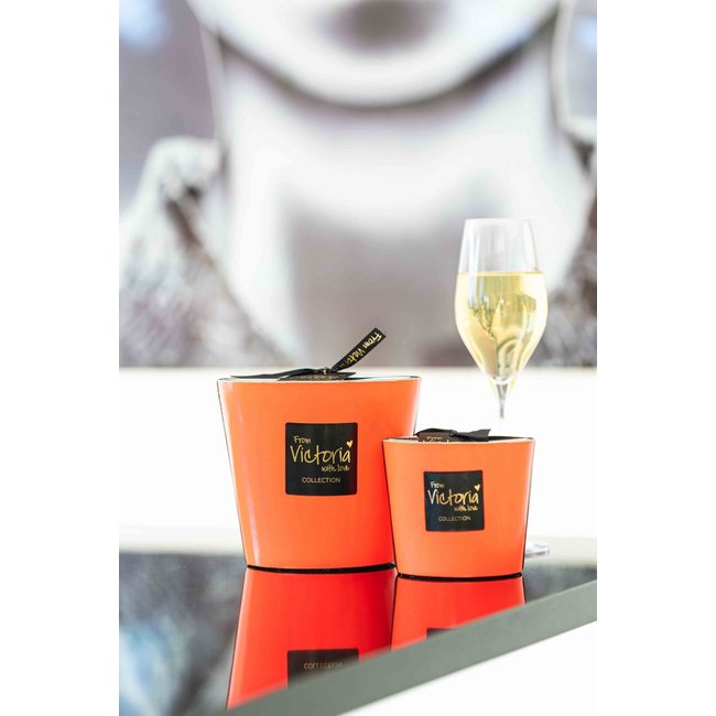 Geurkaars  | velet oranje  |  medium | From Victoria with love