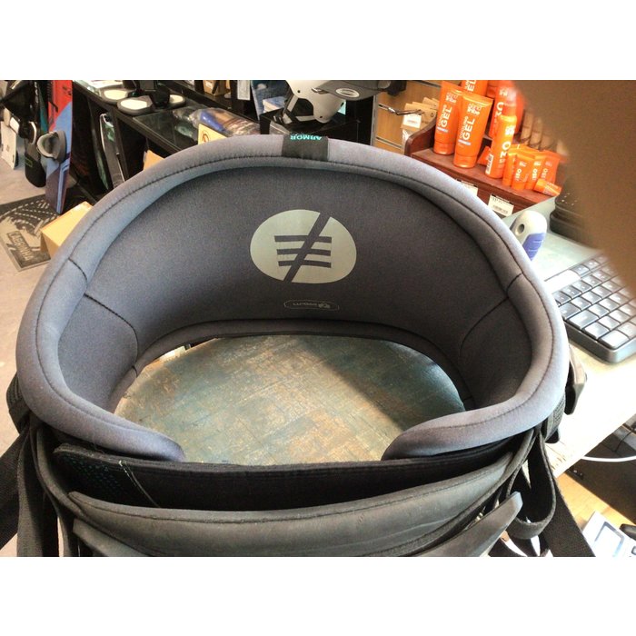 Ride Engine Ride Engine Primeshell maat L + Stealth spreaderbar - Gebruikt