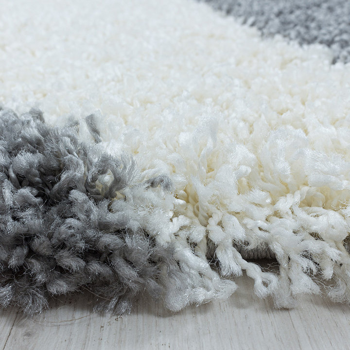 Hoogpolig vloerkleed - Tuggy Grijs