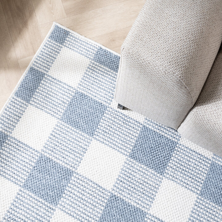 Duurzaam laagpolig vloerkleed - Lykke Checkerboard Blauw/Wit