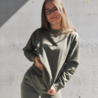 Sweater We rise - olijf Sweater We rise - olijf