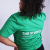 MAAT L: T-shirt The studio - helder groen MAAT L: T-shirt The studio - helder groen