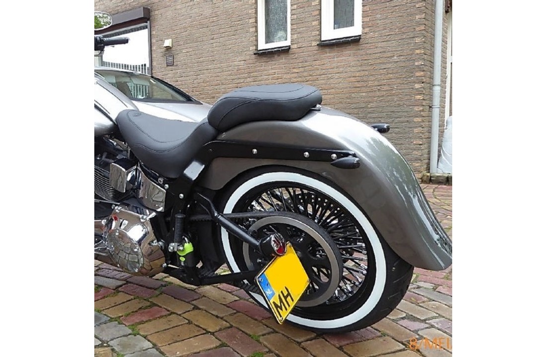 Seitlicher Kennzeichenhalter mit Bremslicht für Motorräder