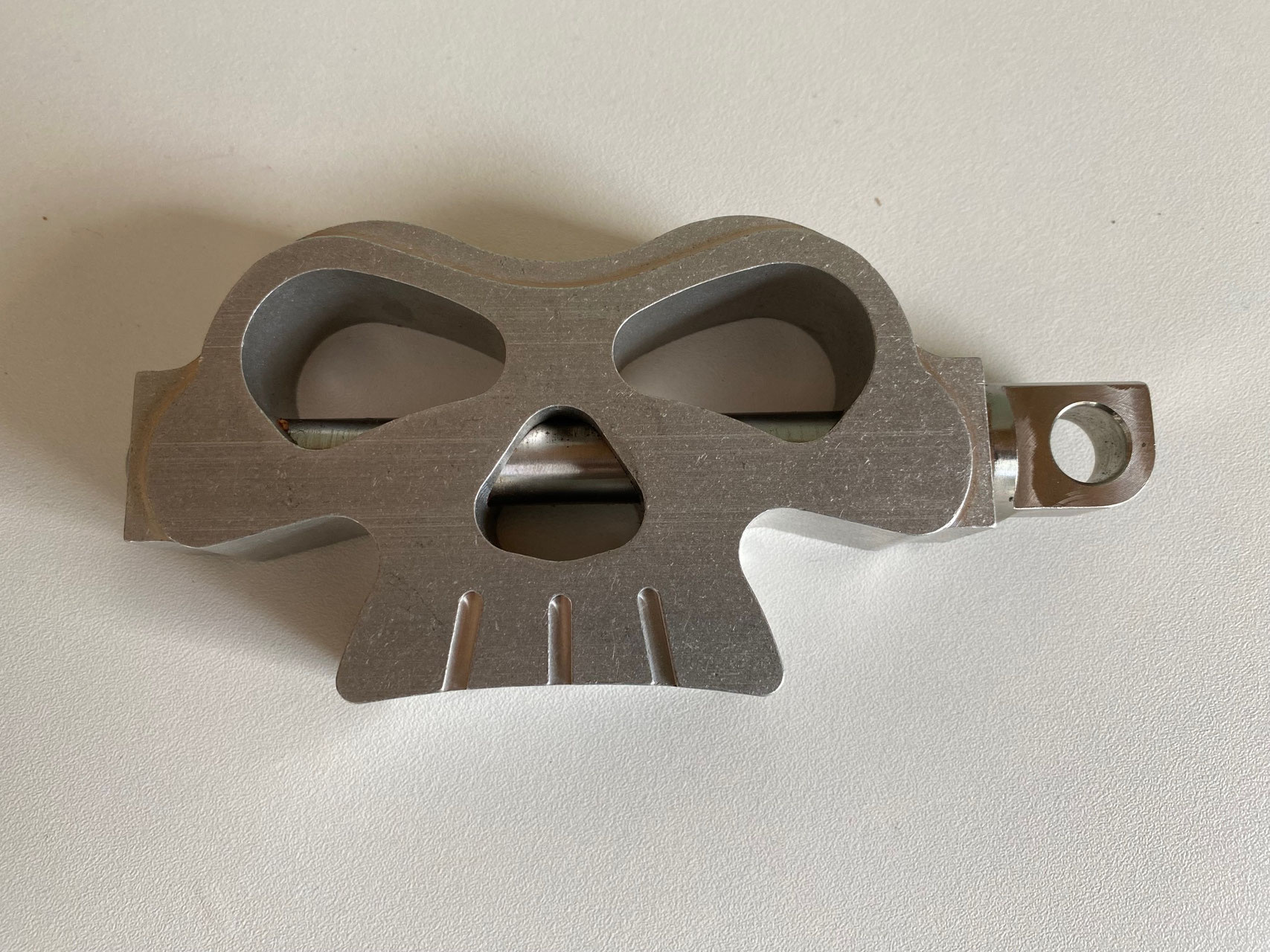 Kick start pedal skull