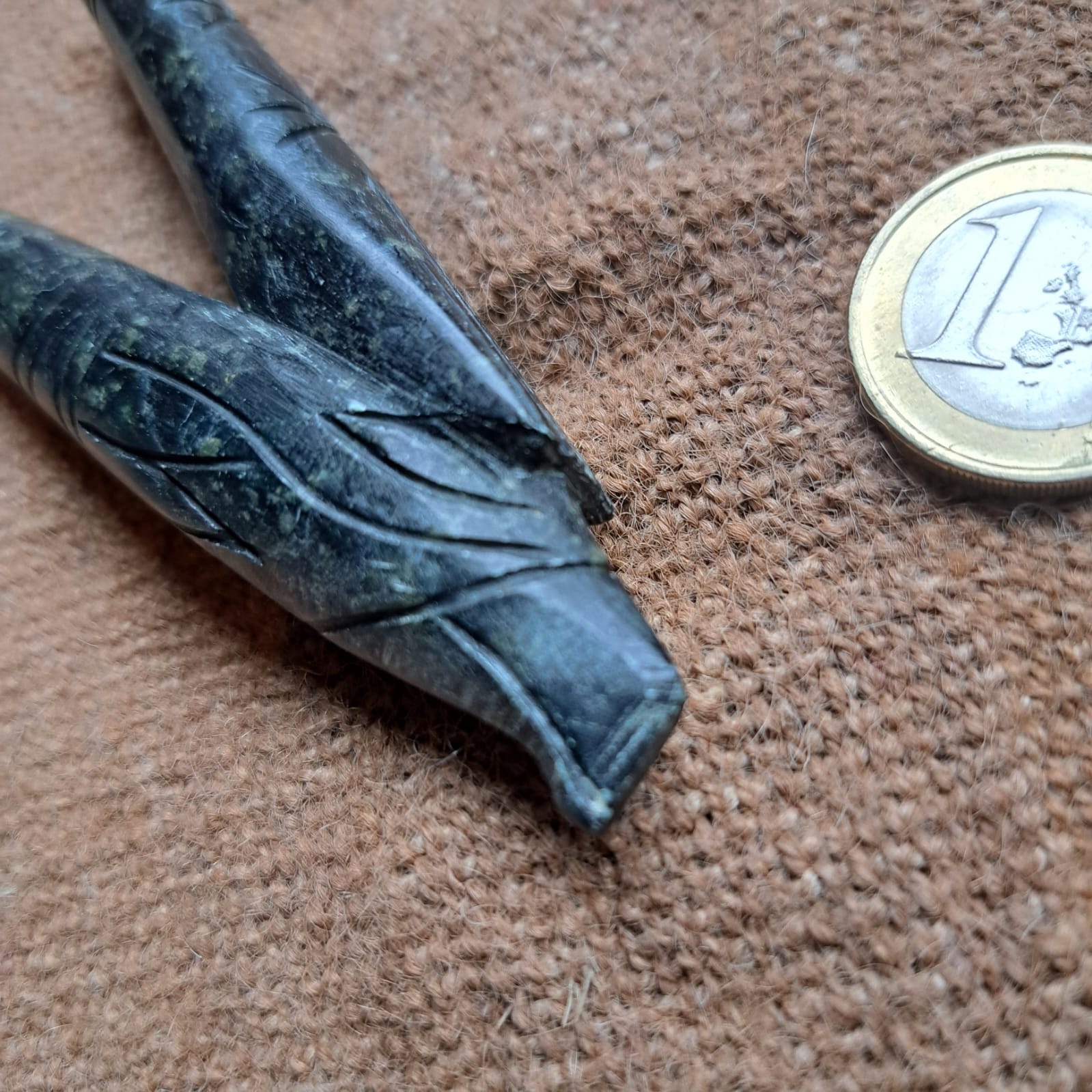 Serpentine Curipi / Self-Applicator