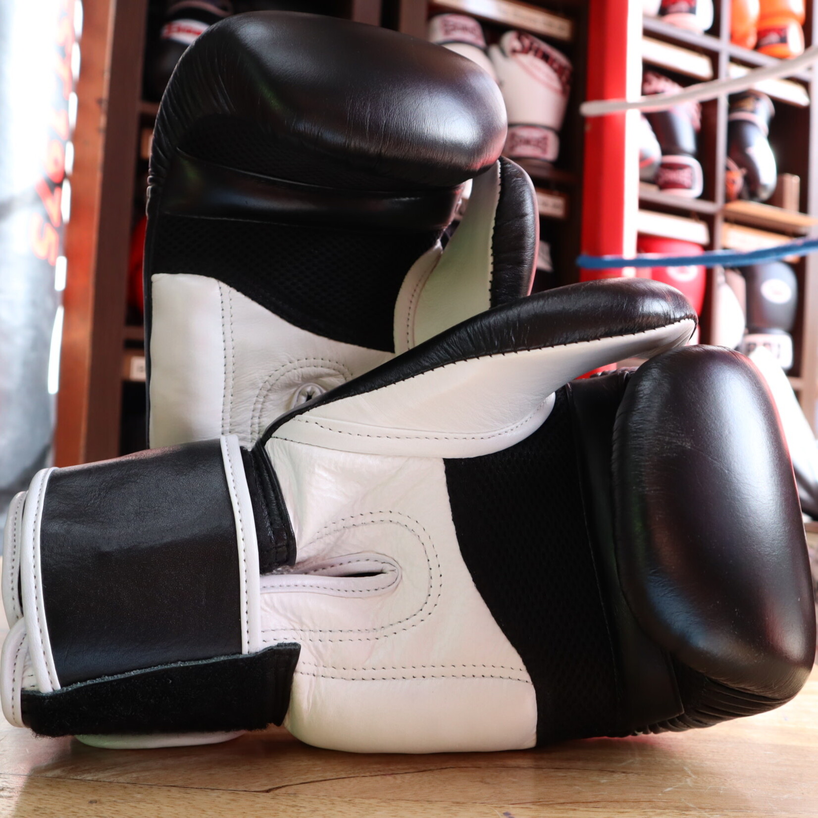 Sandee Sandee Boxing Gloves Cool Tec Black & Gold