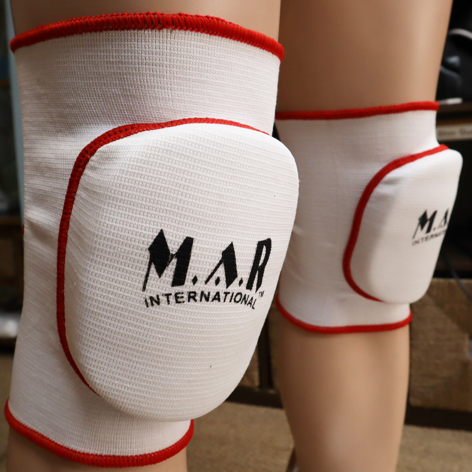 Elasticated Knee Pads White