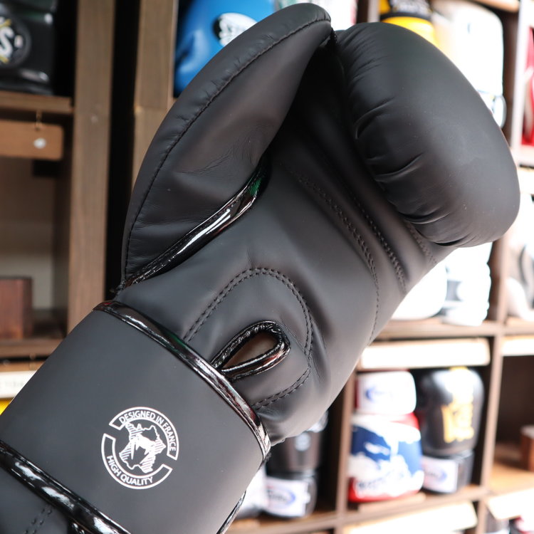 Venum Boxing Gloves Black Contender 2.0 for Boxing and MMA Enso Martial Arts Shop Bristol