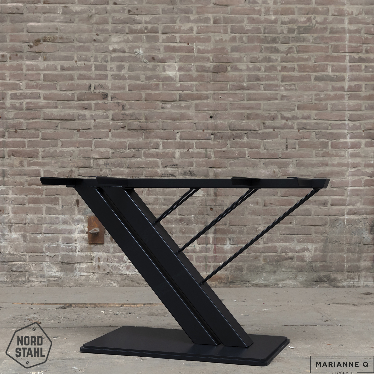 Volwassenheid Mens verwijzen Handgemaakte industriele tafelpoten, model Harp tafelonderstel -  beton-tafels