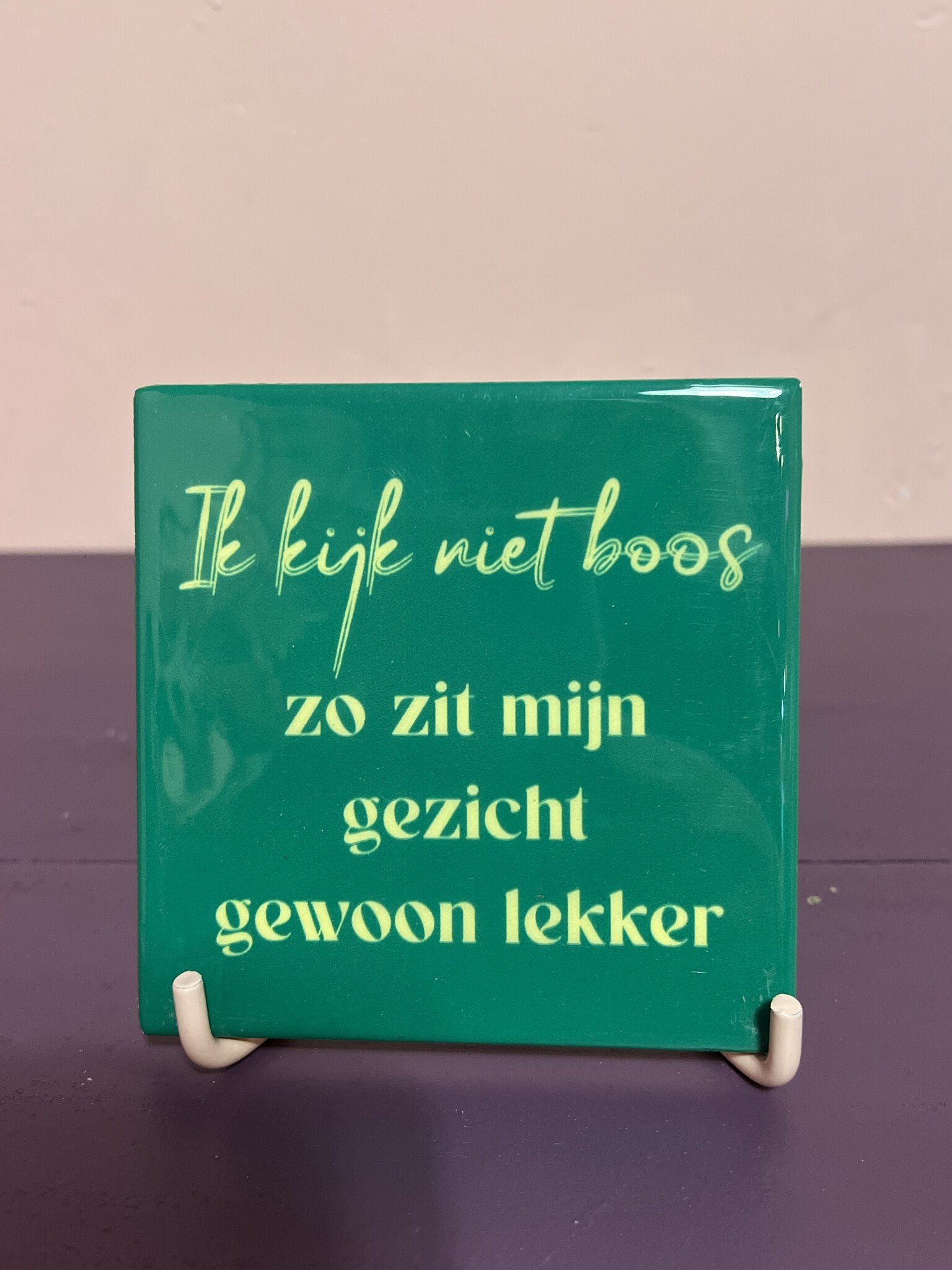 Tegeltje ''Ik kijk niet boos zo zit mijn gezicht gewoon lekker''