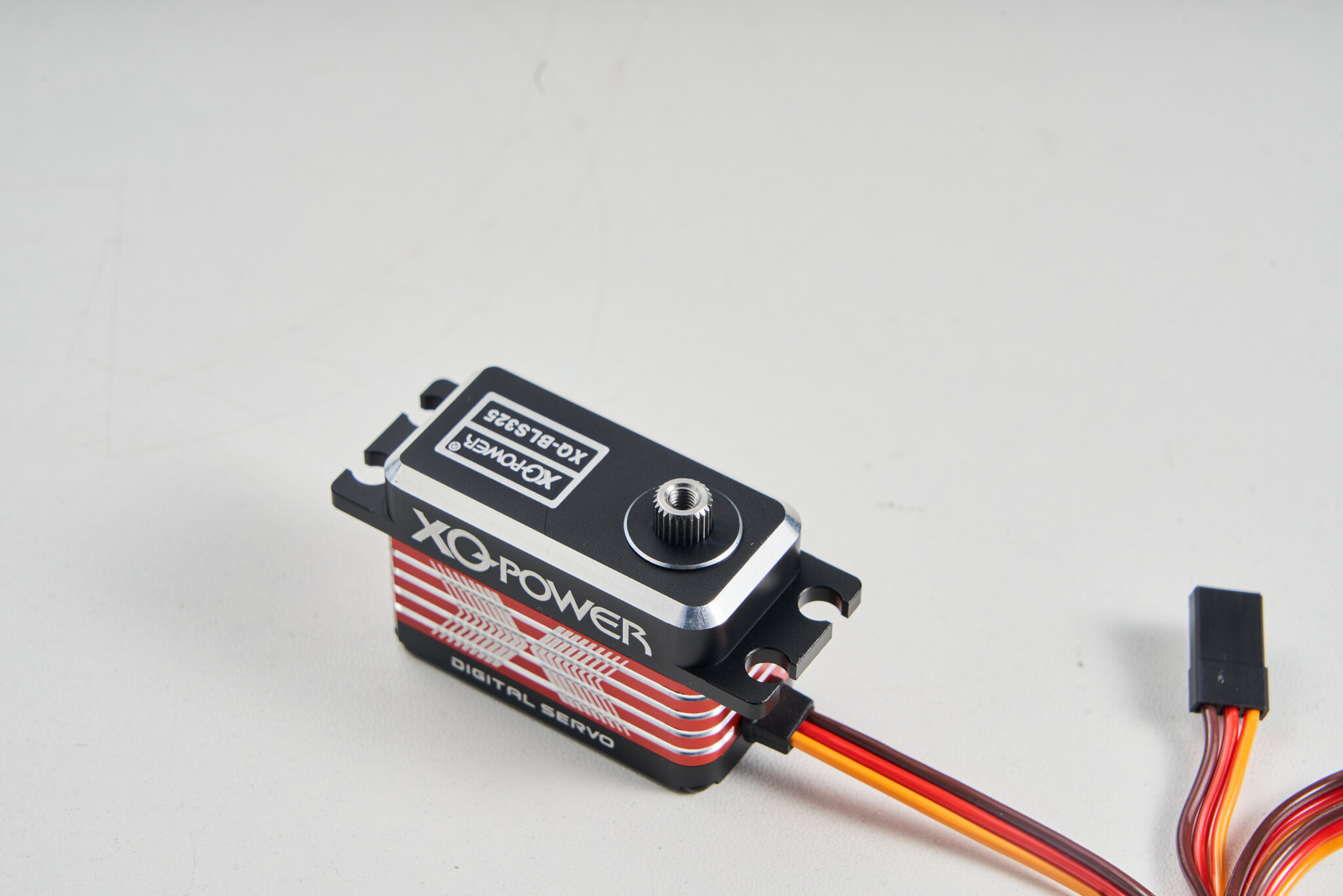 XQ Power Servo's XQ Power XQ-BLS325 HV Brushless Low-Profile Servo – 25kg Waterproof | Aluminium Behuizing | 8.4V