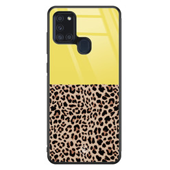 Casimoda Samsung Galaxy A21s glazen hardcase - Luipaard geel