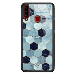 Casimoda Samsung Galaxy A20s glazen hardcase - Blue cubes