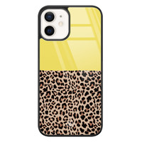 Casimoda iPhone 12 glazen hardcase - Luipaard geel