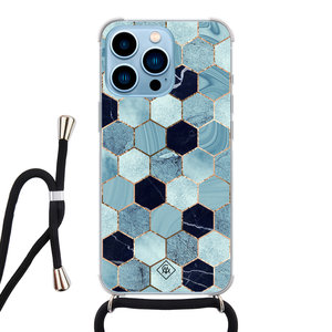 Casimoda iPhone 13 Pro hoesje met koord - Blue cubes