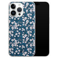 Casimoda iPhone 14 Pro Max siliconen hoesje - Bloemen blauw