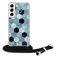 Casimoda Samsung Galaxy S22 hoesje met koord - Blue cubes