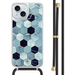 Casimoda iPhone 15 hoesje met zwart koord - Blue cubes
