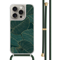 Casimoda iPhone 15 Pro hoesje met groen koord - Monstera leaves