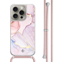 Casimoda iPhone 15 Pro hoesje met rosegoud koord - Purple sky