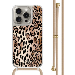 Casimoda iPhone 15 Pro hoesje met beige koord - Golden wildcat