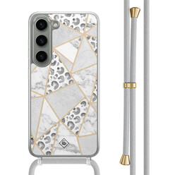 Casimoda Samsung Galaxy S23 hoesje met grijs koord - Stone & leopard