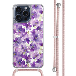 Casimoda iPhone 15 Pro Max hoesje met rosegoud koord - Floral violet
