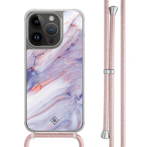 Casimoda iPhone 13 Pro hoesje met rosegoud koord - Marmer paars