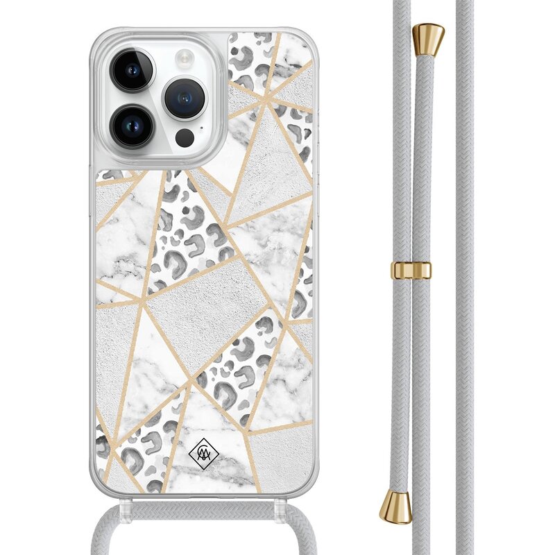 Casimoda iPhone 13 Pro Max hoesje met grijs koord - Stone & leopard