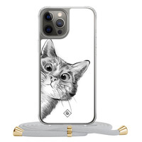 Casimoda iPhone 12 (Pro) hoesje met grijs koord - Peekaboo kat