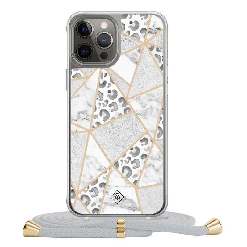 Casimoda iPhone 12 (Pro) hoesje met grijs koord - Stone & leopard