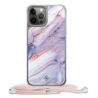 Casimoda iPhone 12 (Pro) hoesje met rosegoud koord - Marmer paars