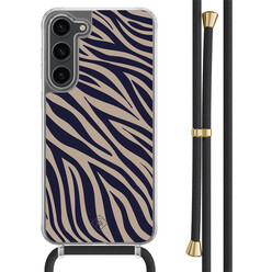 Casimoda Samsung Galaxy S23 Plus hoesje met zwart koord - Wavy twist Casimoda Samsung Galaxy S23 Plus hoesje met zwart koord - Wavy twist